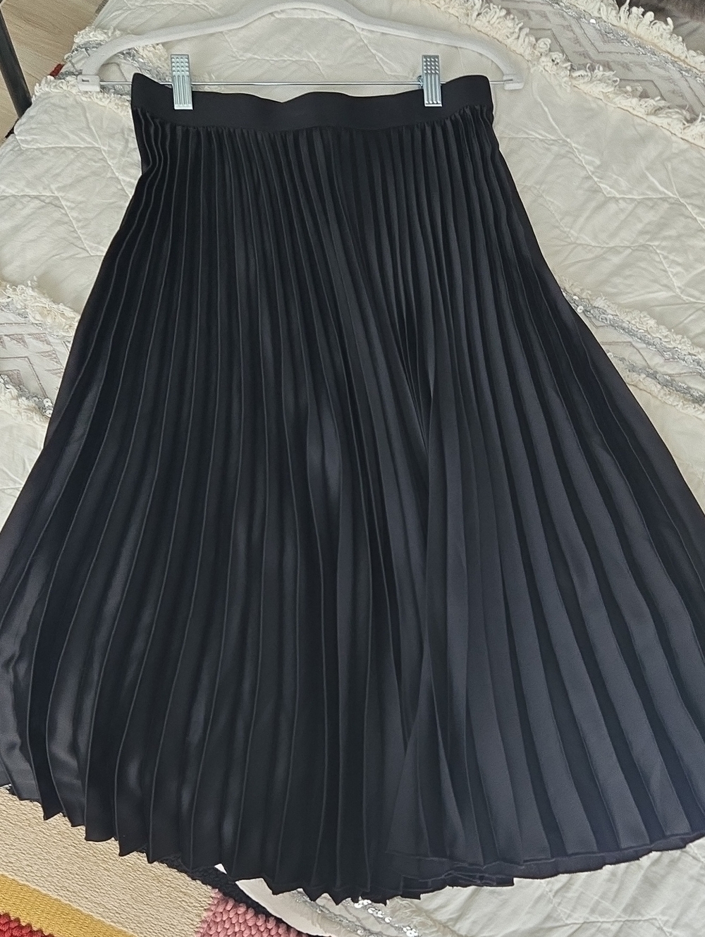 H&M Black Pleated Midi Skirt